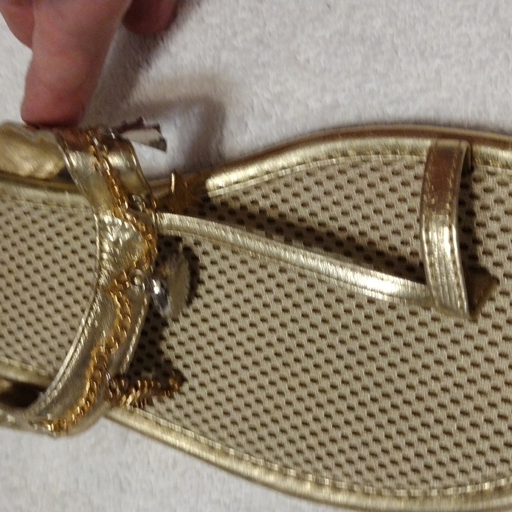 Vintage Women's, handbag and matching toe sandal in gold. - Picture 2 of 9